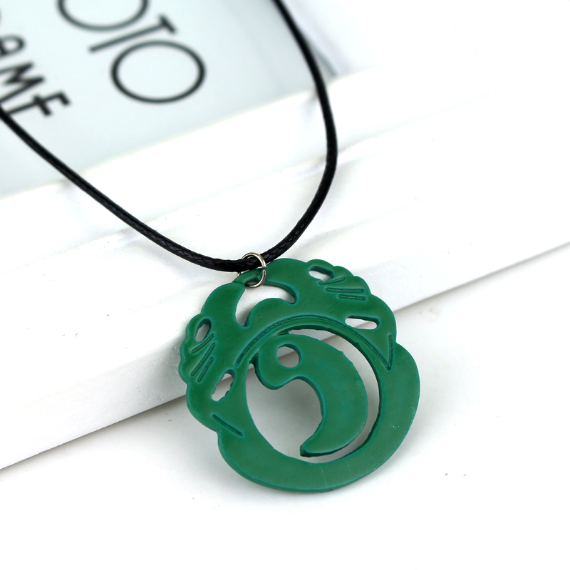 Collar con Colgante Verde de L - Retro Gaming Us reseña y precio